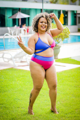 Biquíni plus size rosa com azul